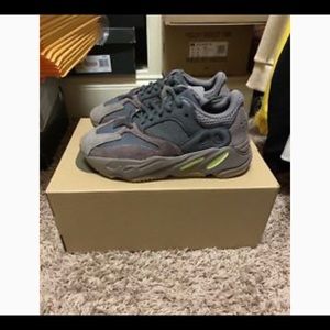 Yeezy Boost 700 Mauve
